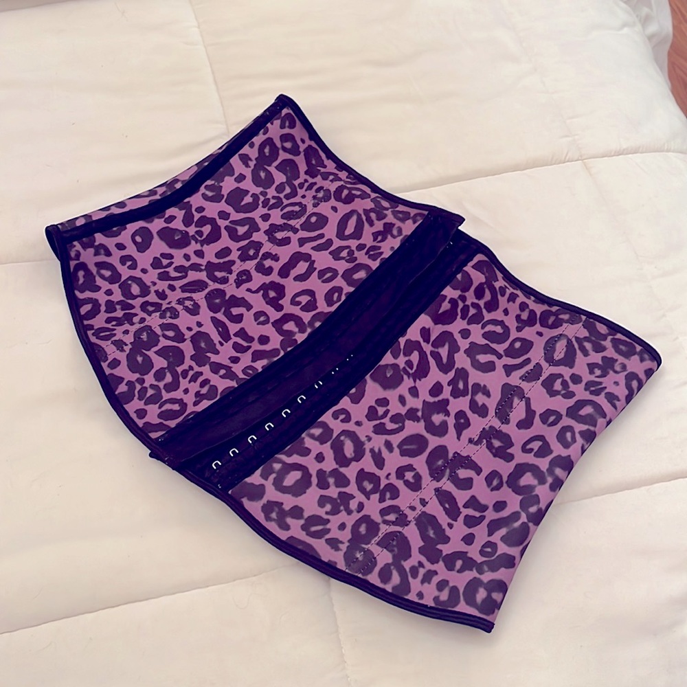 Luxx Curves waist trainer 9inch short torso .2XL purple and black cheetah